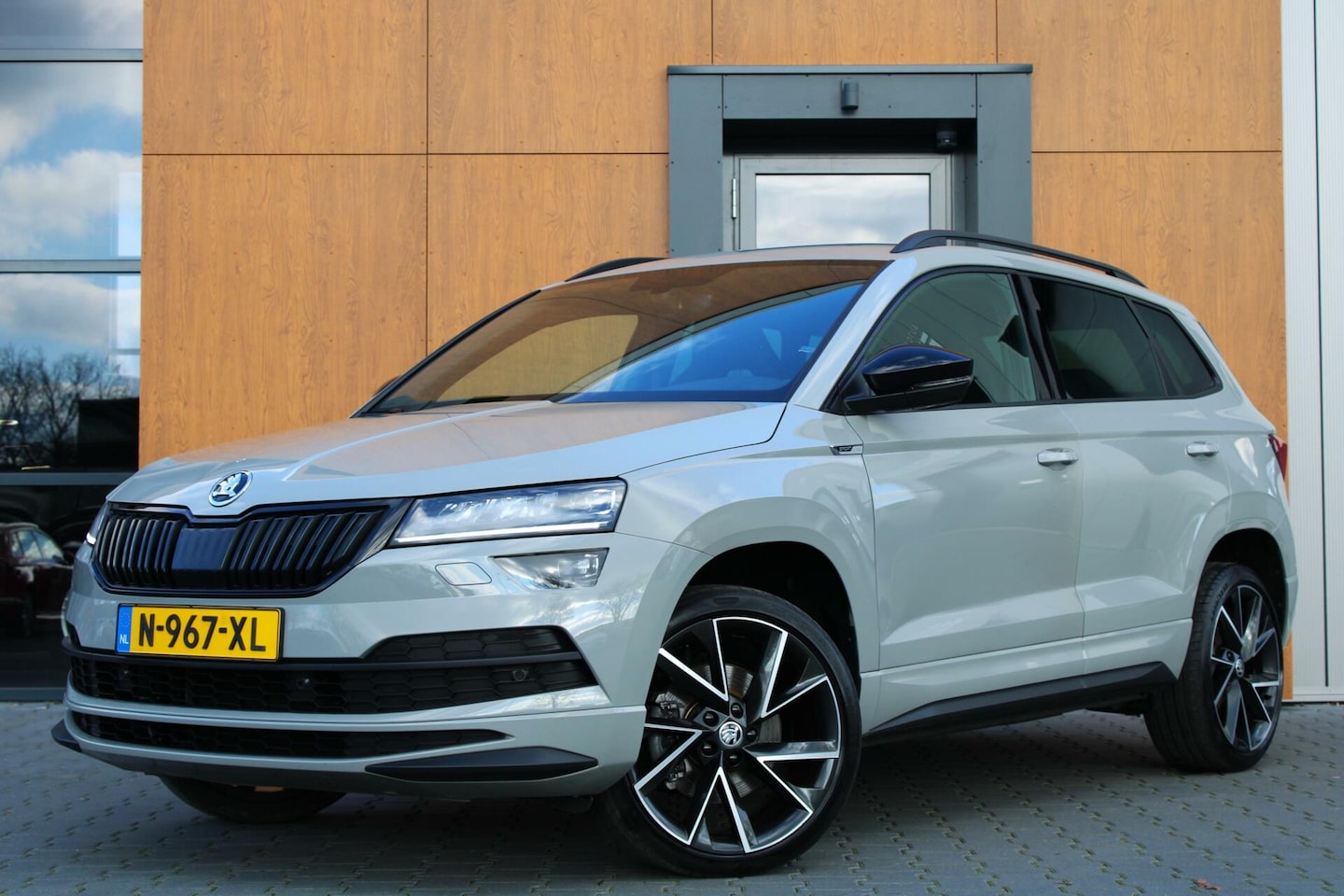 Skoda Karoq - 1.5 TSI ACT Sportline Business DSG | ACC | Canton | Navi - AutoWereld.nl