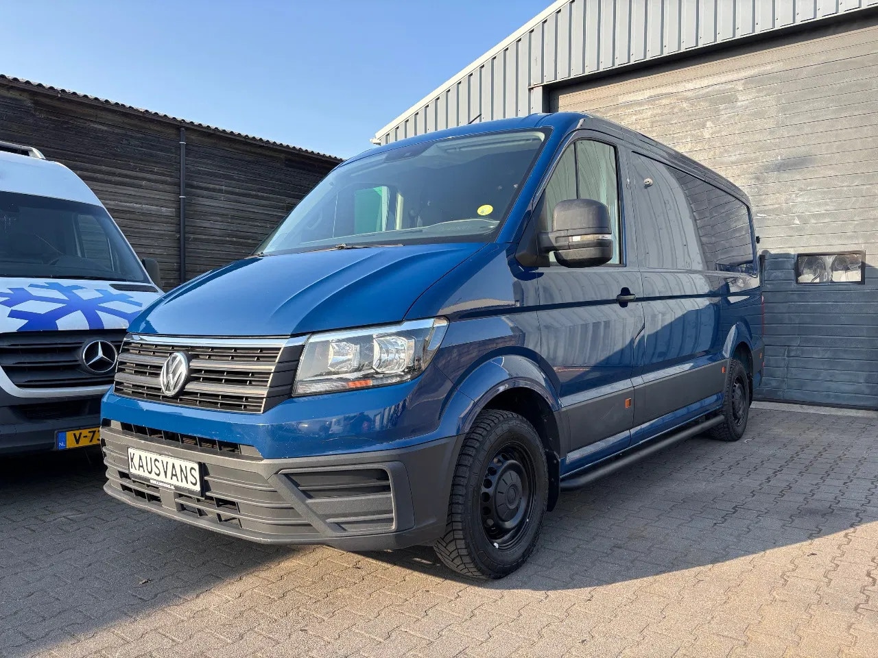 Volkswagen Crafter - 2.0 TDI Automaat 140 PK L3 H2 Airco Cruisecontrol Camera - AutoWereld.nl