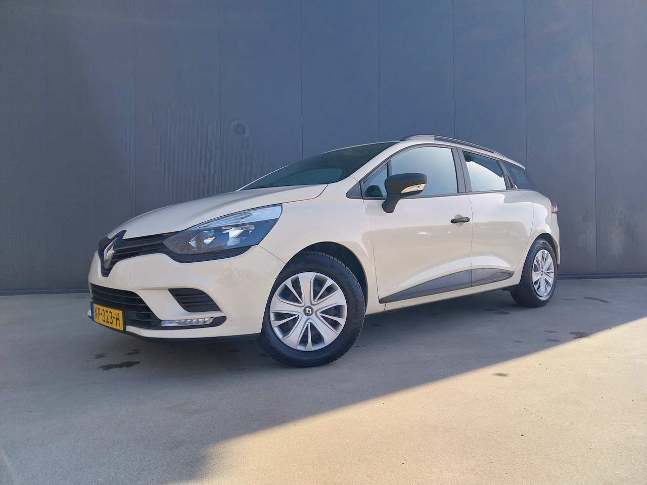 Renault Clio Estate - 1.5 dCi LED CRUISE AIRCO TREKHAAK ELEC PAKKET - AutoWereld.nl