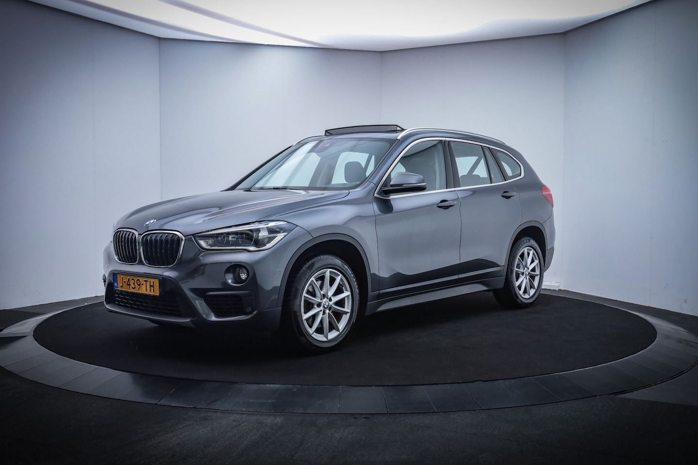 BMW X1 - 18iA EXECUTIVE Edition PANO/FULL LED/NAVI/CLIMA/CRUISE/PDC V+A/LMV - AutoWereld.nl