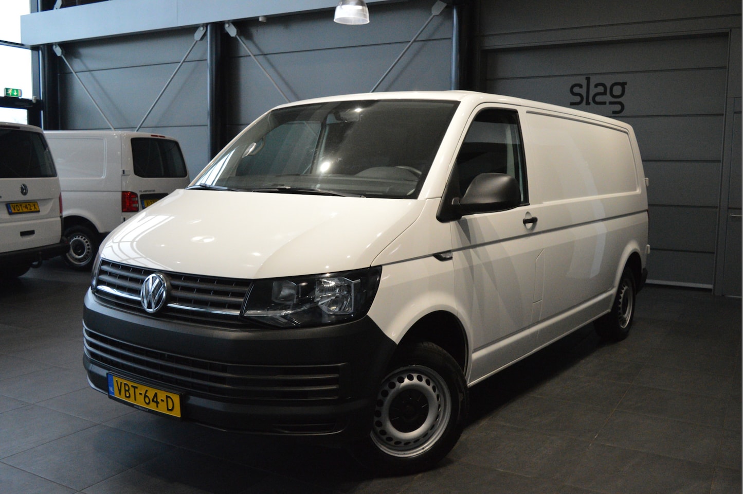 Volkswagen Transporter - 2.0 TDI L2H1 airco navi cruise trekhaak 150 pk !! - AutoWereld.nl