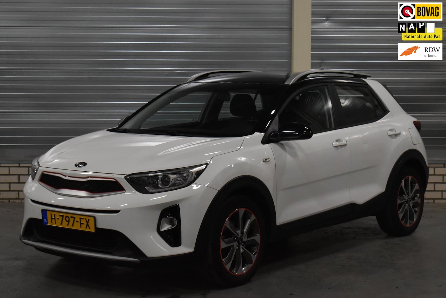 Kia Stonic - 1.0 T-GDi DynamicLine + Navigatie|Bluetooth|app-connect|Camera| - AutoWereld.nl