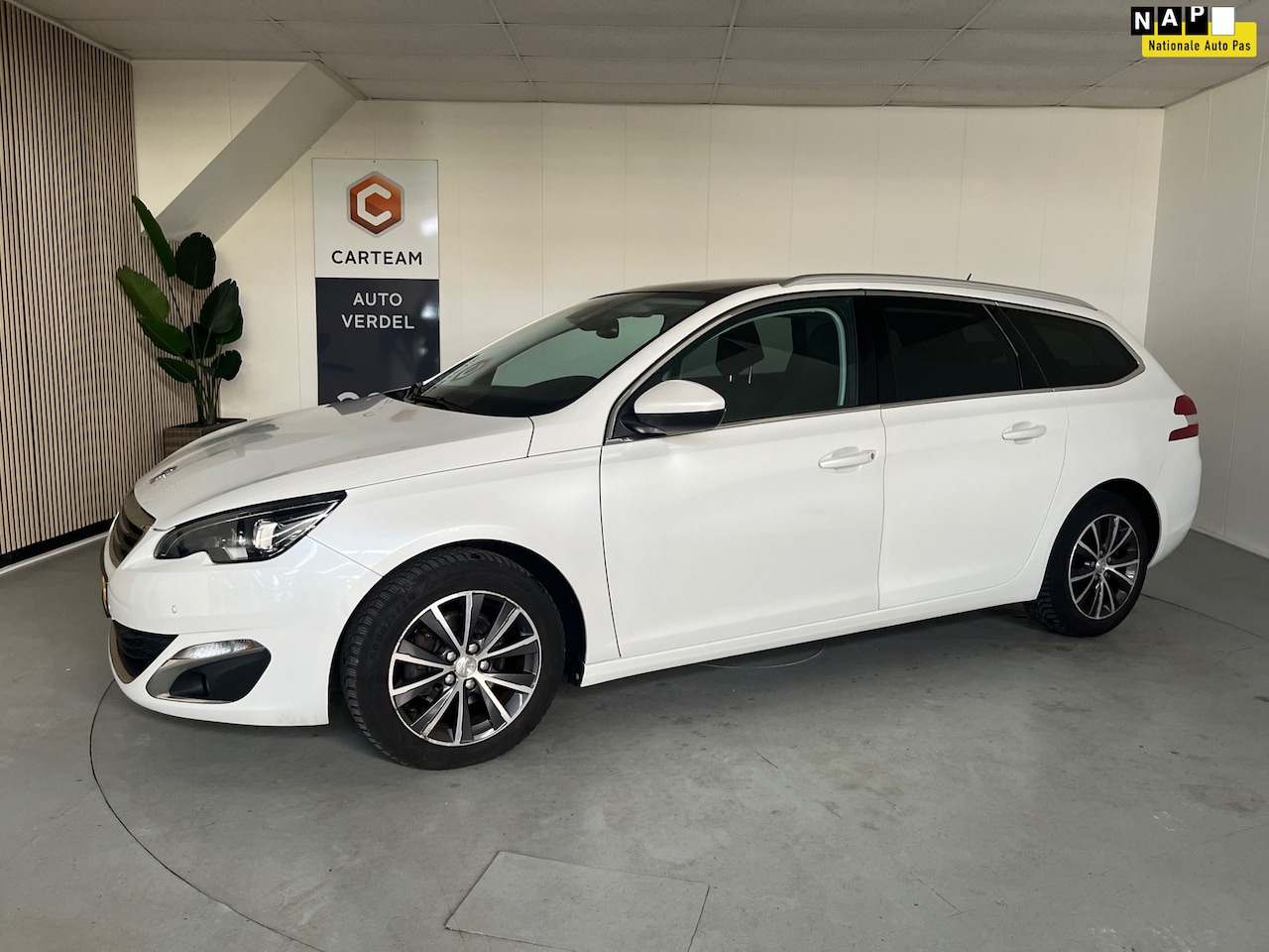 Peugeot 308 SW - 1.2 PureTech Blue Gereviseerde en gemodifiseerde motor met garantie, Airco, LMV, Navigatie - AutoWereld.nl