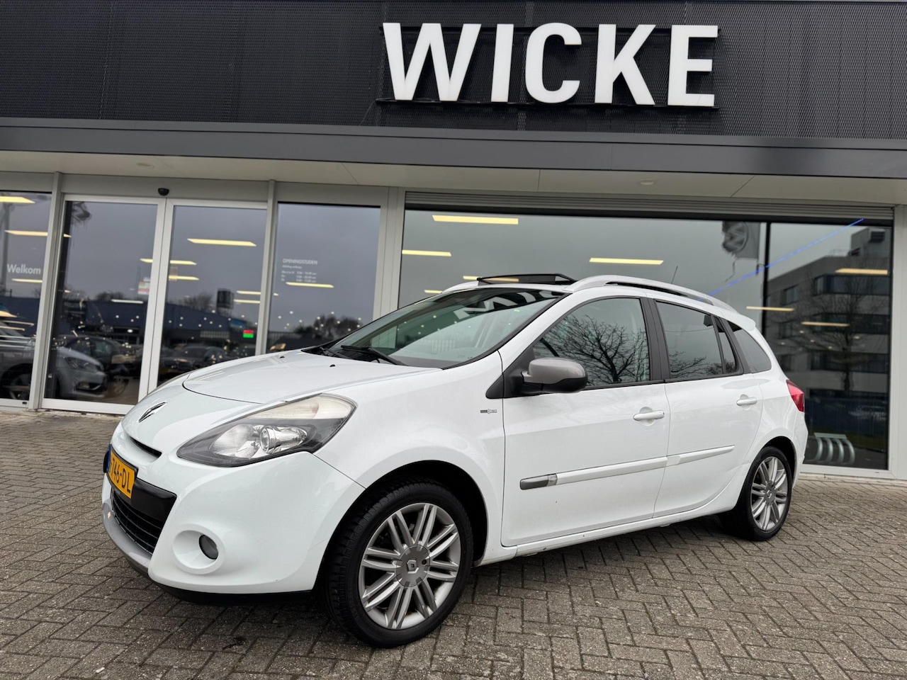 Renault Clio Estate - 1.2 TCE Authentique Panoramadak Trekhaak Navi - AutoWereld.nl