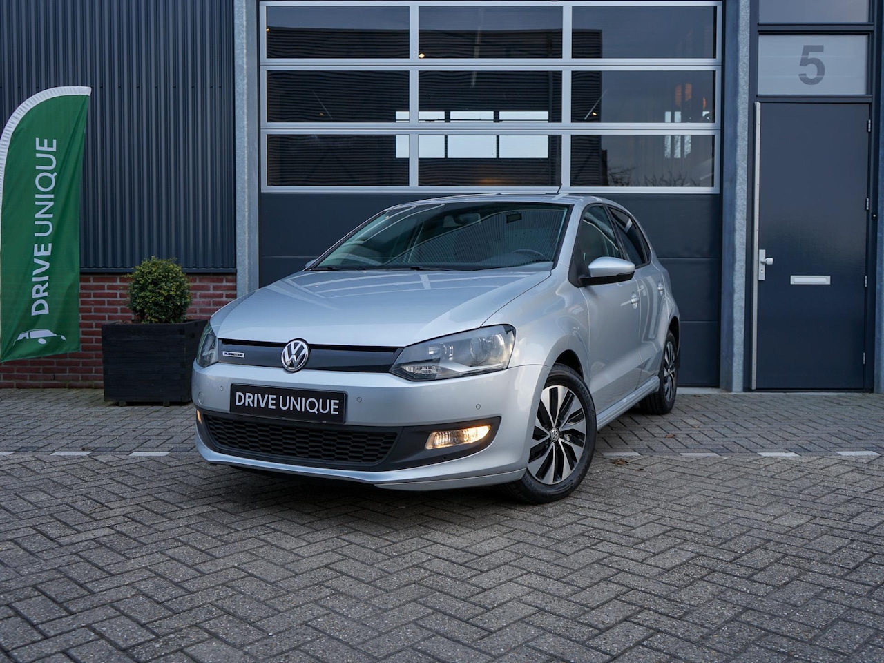 Volkswagen Polo - 1.0 Bluemotion | Automaat | Parkeersensoren | Cruise Control | Volledig onderhouden! - AutoWereld.nl