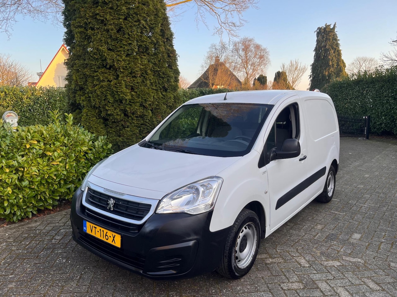 Peugeot Partner - 120 1.6 BlueHDi 100 L1 Première S&S - AutoWereld.nl