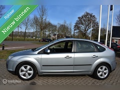 Ford Focus - 1.6-16V First Edition '05 5DRS, Clima/Cruise