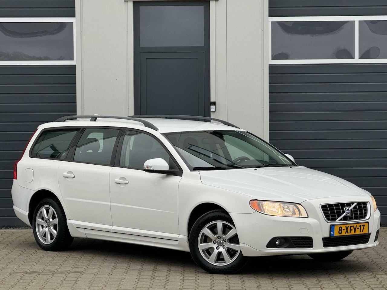 Volvo V70 - 2.0F Momentum / Leder / LPG - AutoWereld.nl