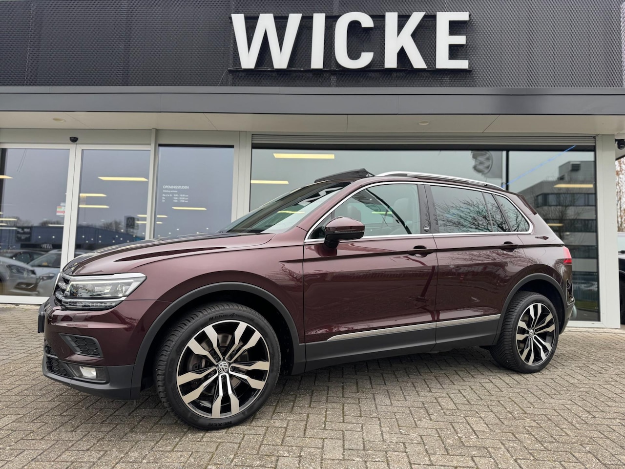 Volkswagen Tiguan - 2.0 TSI 4Motion Highline DSG Panorama Led 360 Camera - AutoWereld.nl