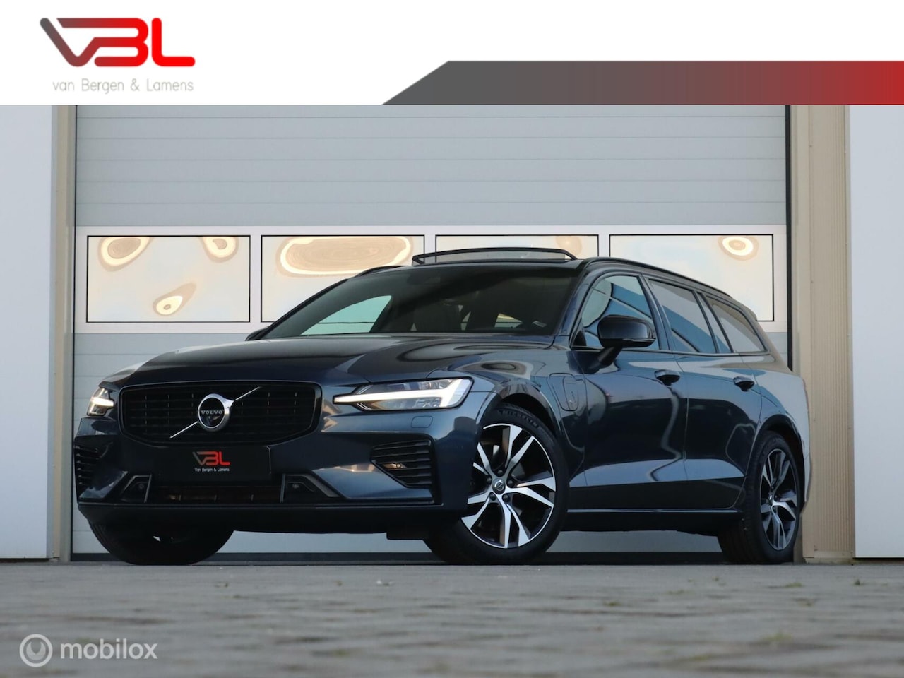 Volvo V60 - 2.0 T6 Recharge AWD R-Design | Panoramdak |Elek. trekhaak - AutoWereld.nl