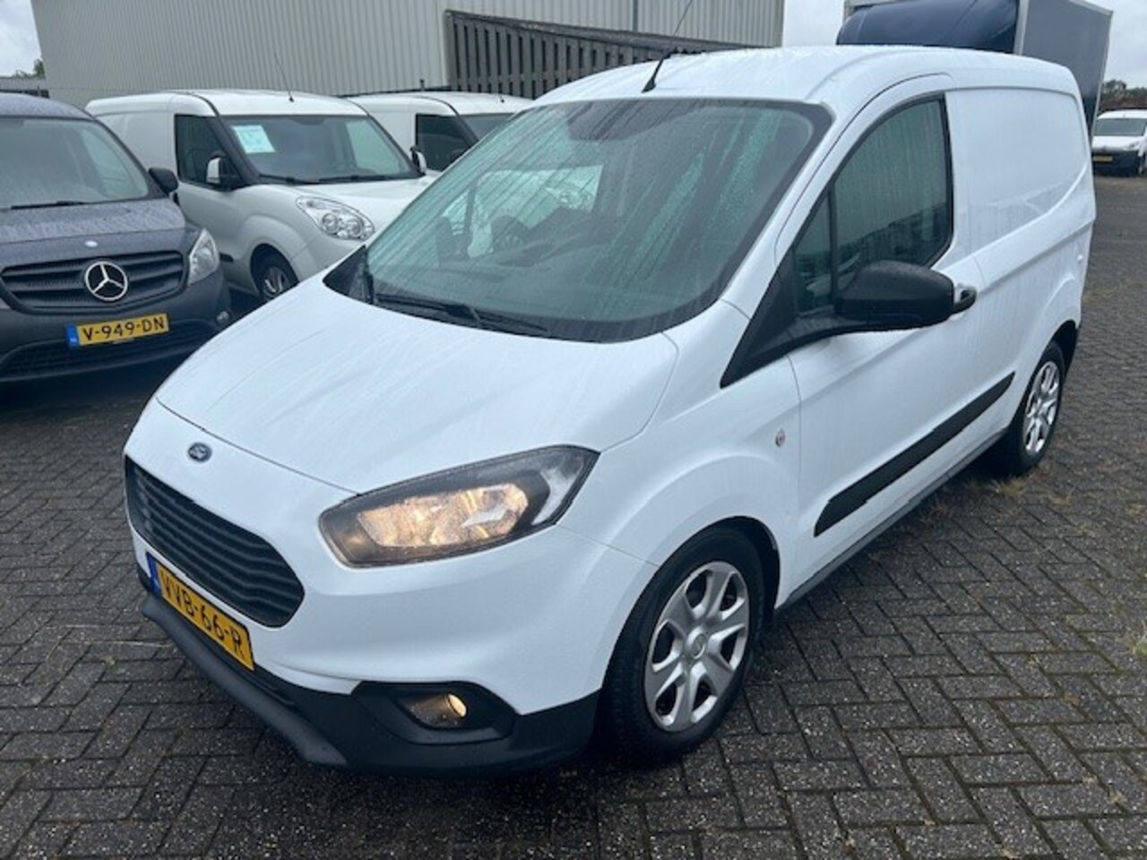 Ford Transit Courier - 1.5 TDCI Ambiente Start&Stop AIRCO I APPLE CARPLAY I NAVIGATIE I COMPLETE ONDERHOUDSHISTOR - AutoWereld.nl