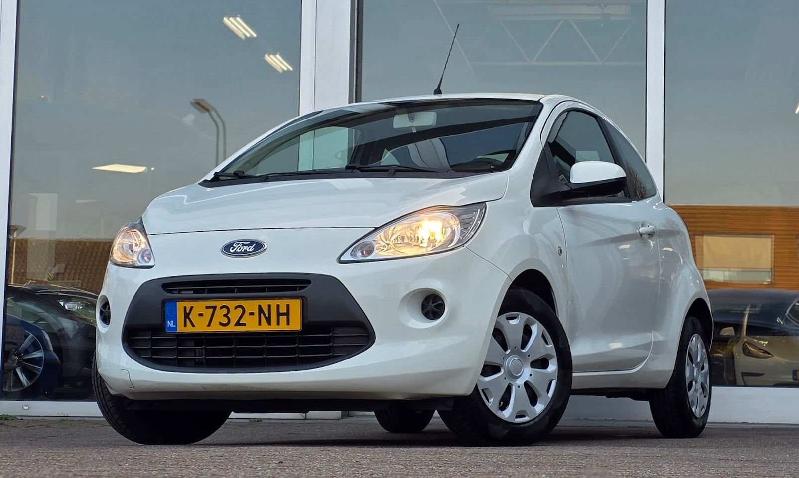 Ford Ka - 1.2 Style start/stop Airco elektrische ramen stoelverwarming - AutoWereld.nl