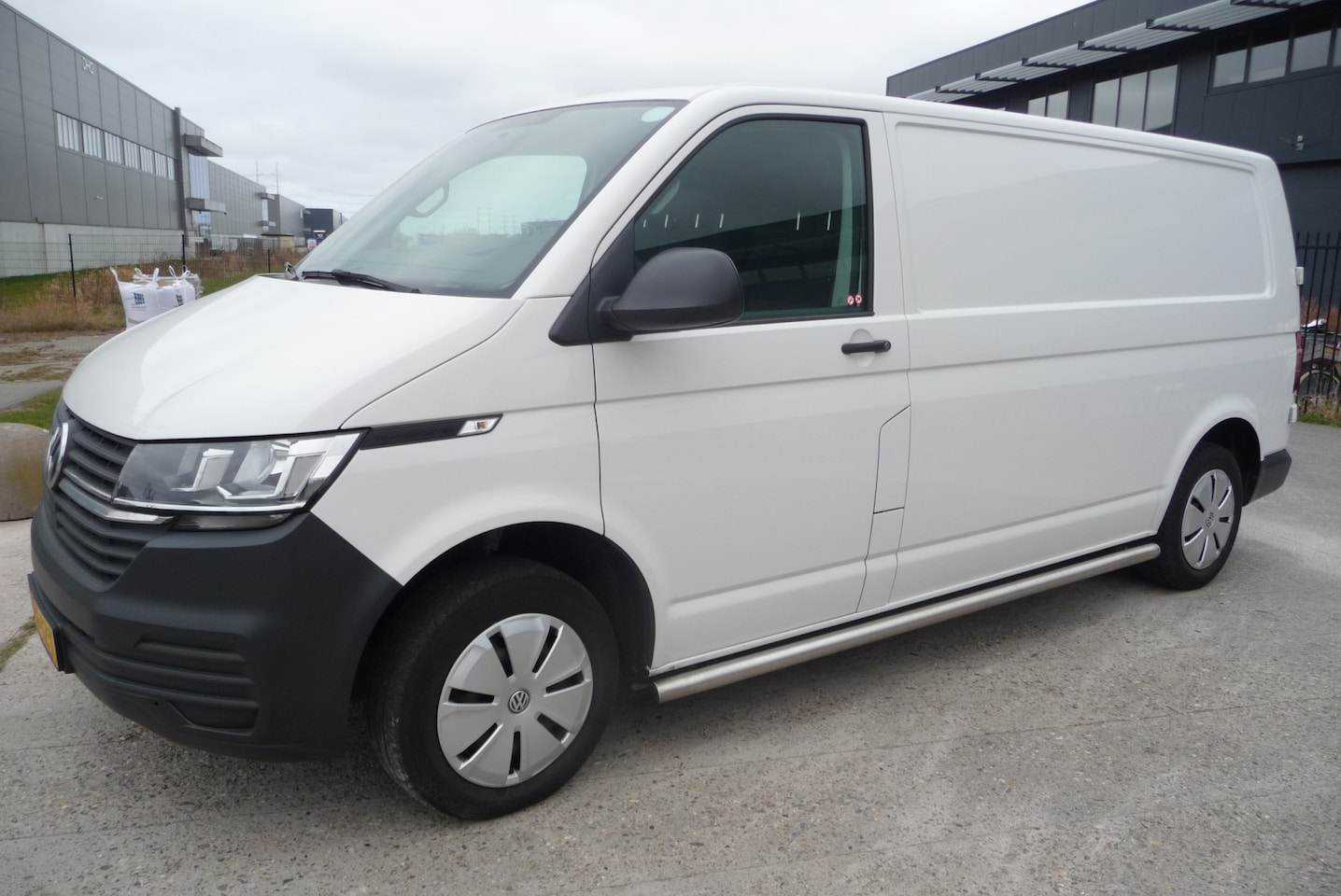 Volkswagen Transporter - 2.0 TDI L2H1 28 lang 111 pk trekhaak - AutoWereld.nl