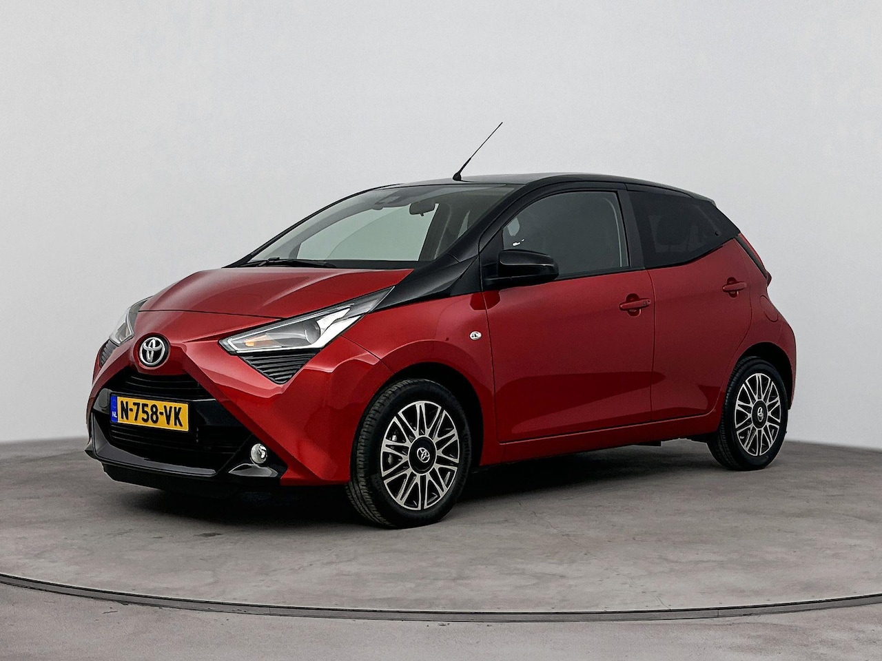 Toyota Aygo - 1.0 VVT-i x-clusiv | Leder | Apple/Android | Automaat - AutoWereld.nl