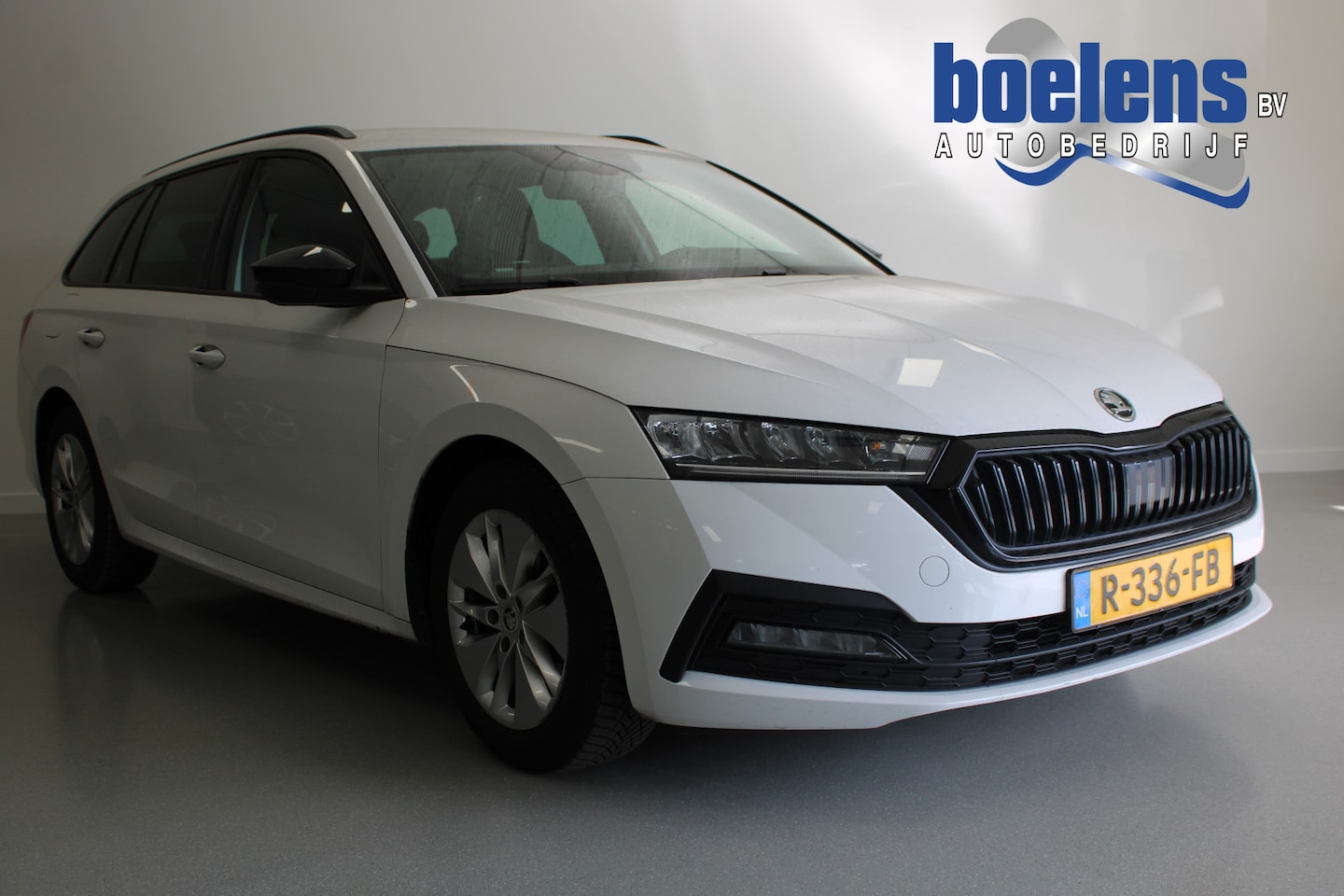 Skoda Octavia Combi - 1.5 e-TSI Sport Business | CARPLAY | ACC | CLIMA | DIGI-DASH | LED | NAVI | PDC-A | DAB | - AutoWereld.nl