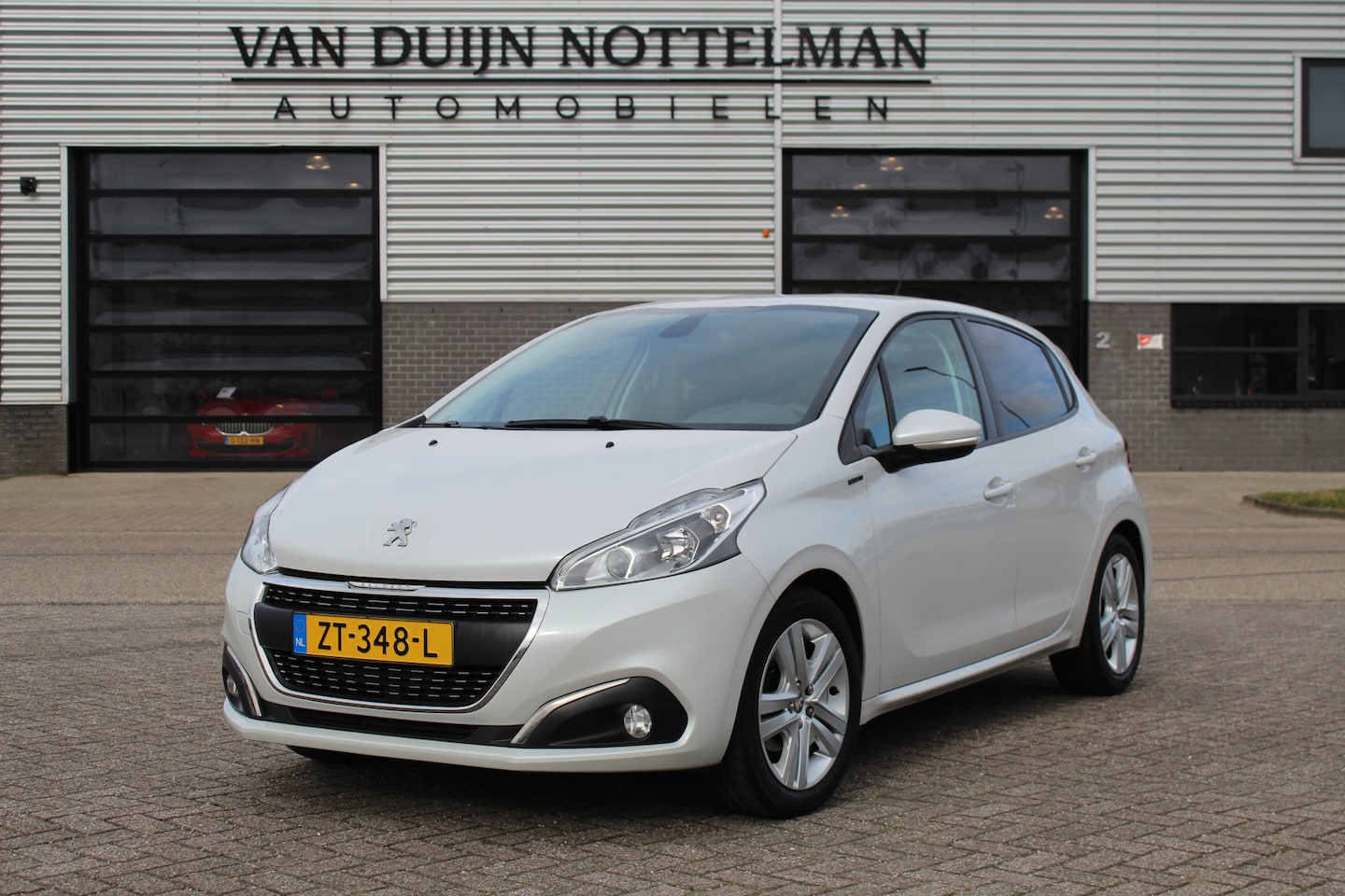 Peugeot 208 - 1.2 PureTech Signature / Carplay / Led / N.A.P. - AutoWereld.nl