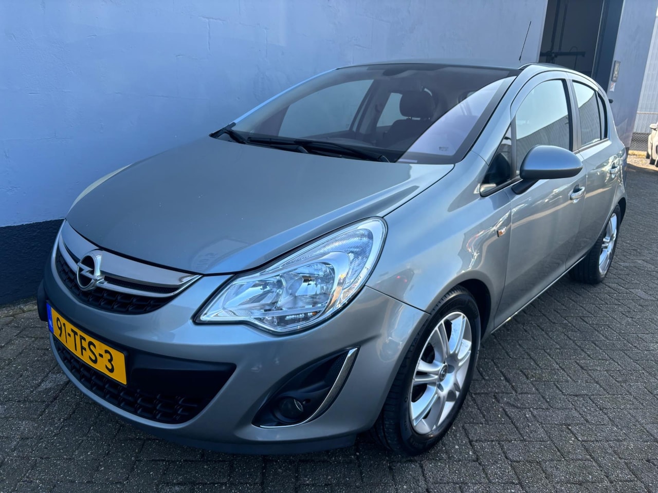 Opel Corsa - 1.4-16V Cosmo 5-Deurs - Navigatie - AutoWereld.nl