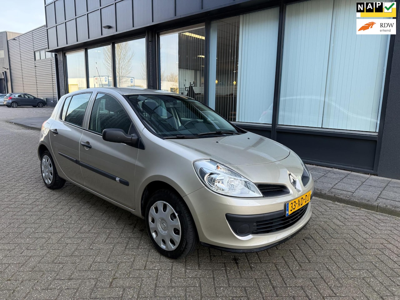 Renault Clio - 1.2-16V Authentique 1.2-16V Authentique - AutoWereld.nl