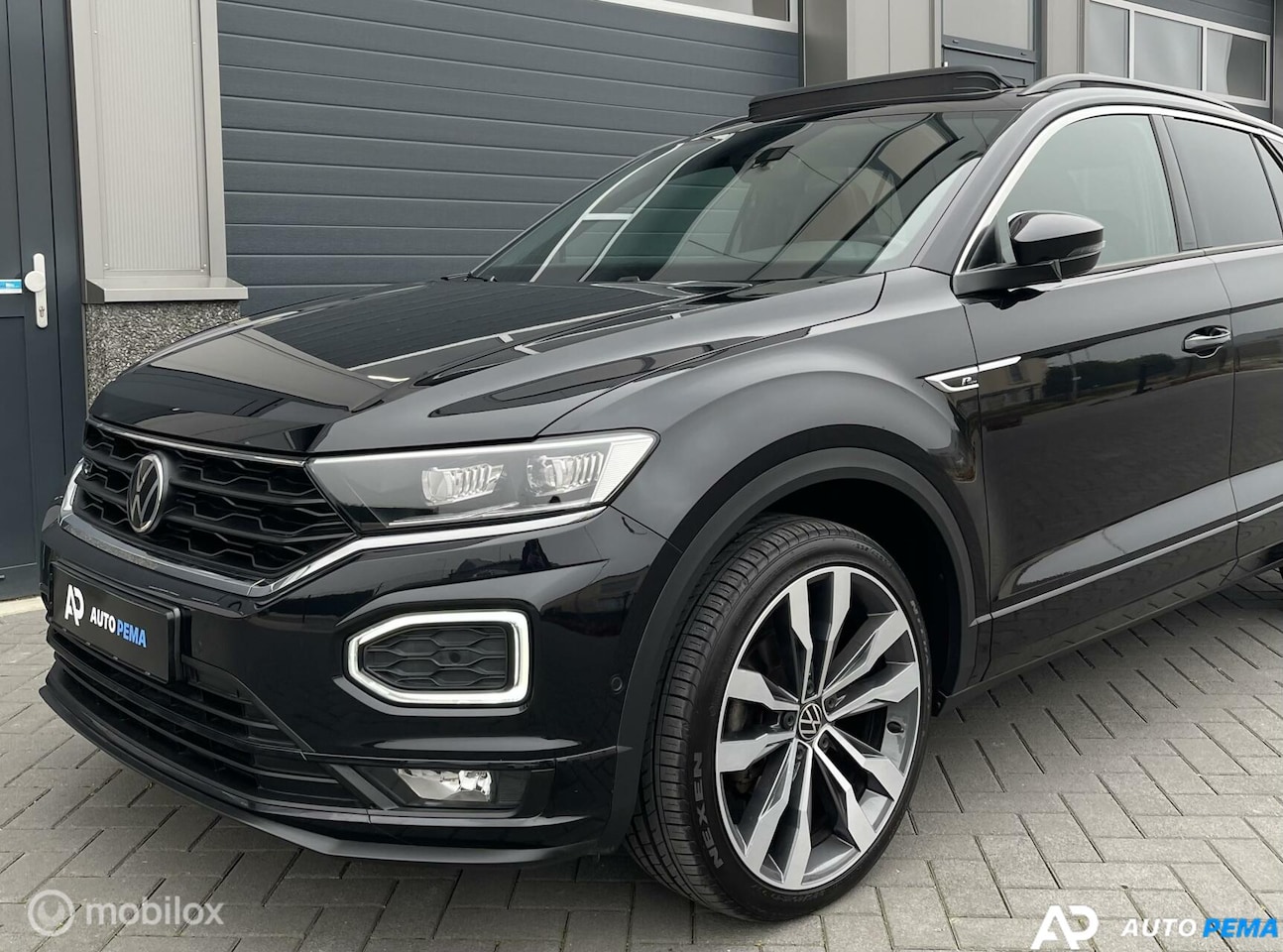 Volkswagen T-Roc - 1.5 TSI DSG R-Line 150PK/PANO/KEYL - AutoWereld.nl