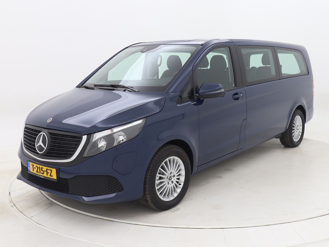 Mercedes-Benz EQV - 300 L3 90kWh Actieradius 350 km (WLTP) 6 Zitplaatsen MBUX Cruise Control Climate control - AutoWereld.nl