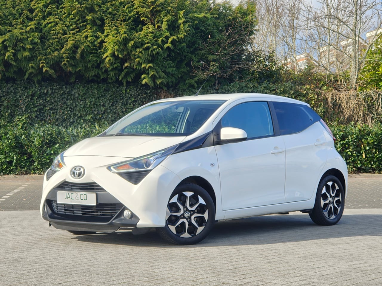 Toyota Aygo - 1.0 VVT-i X-JOY CARPLAY - CAMERA - AUTOMAAT - AutoWereld.nl