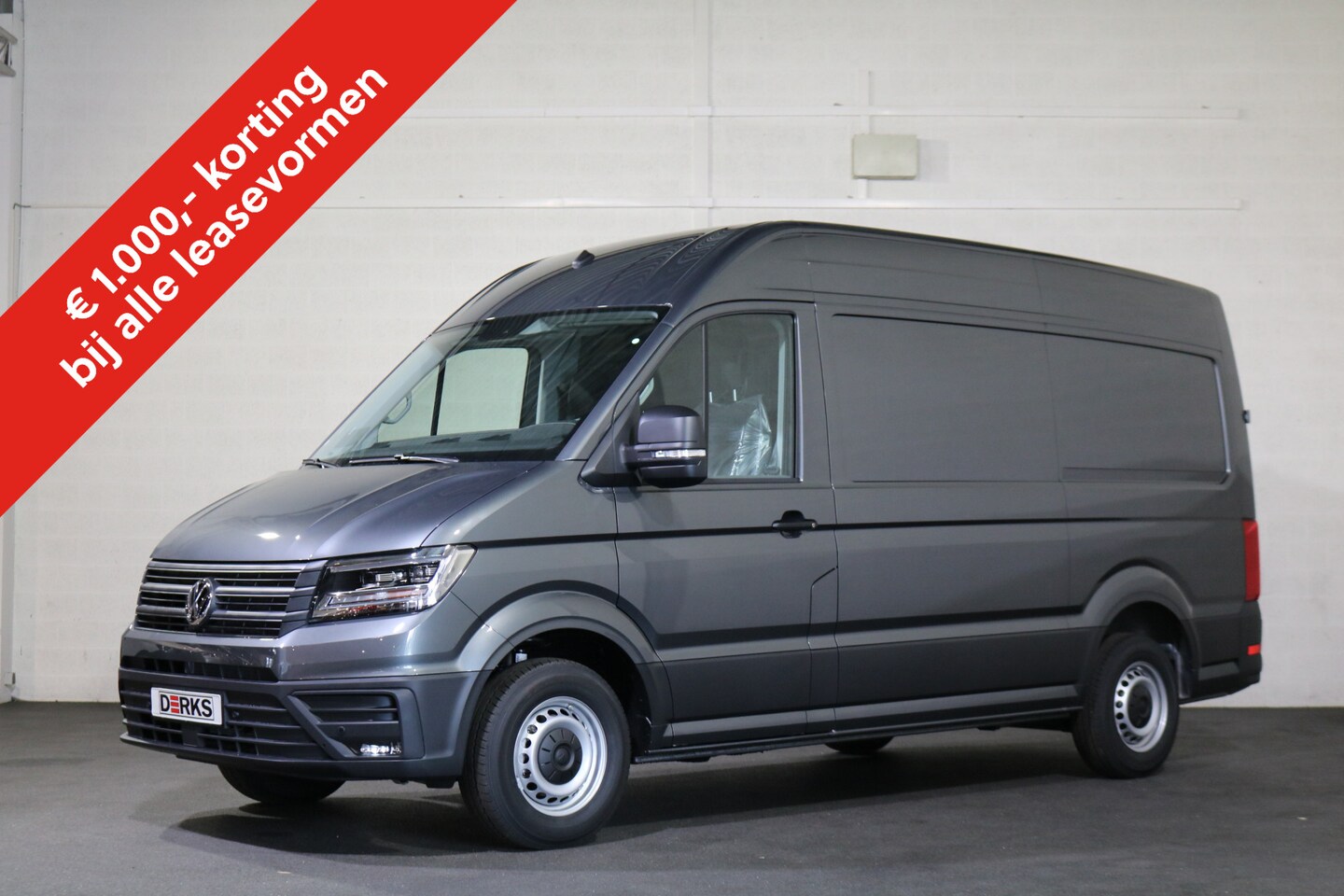 Volkswagen Crafter - 2.0 TDI 177pk L3 H3 Automaat Airco Navigatie Camera Led Chauffeurstoel - AutoWereld.nl