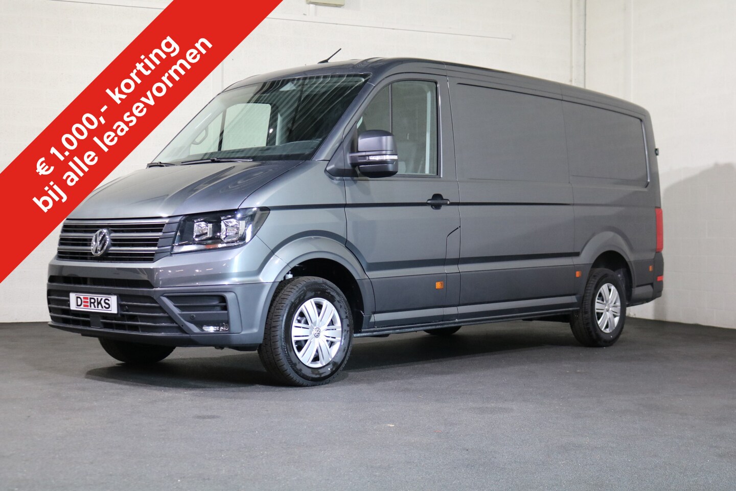 Volkswagen Crafter - 2.0 TDI 177pk L3 H2 Automaat Airco Navigatie Camera Trekhaak - AutoWereld.nl