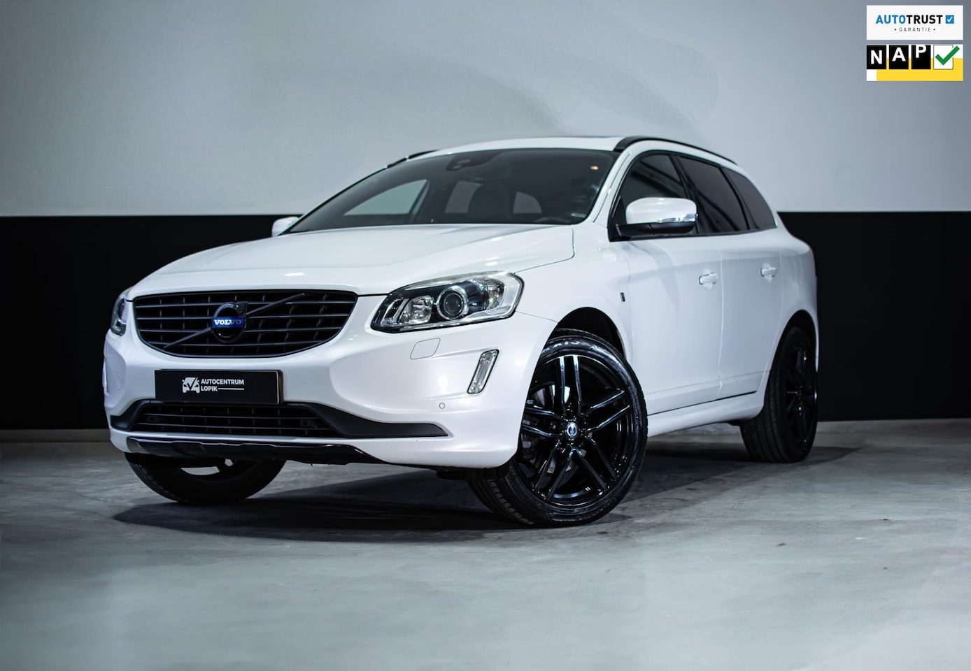 Volvo XC60 - 2.0 T5 FWD Ocean Race Pano*Trekhaak* Leder - AutoWereld.nl