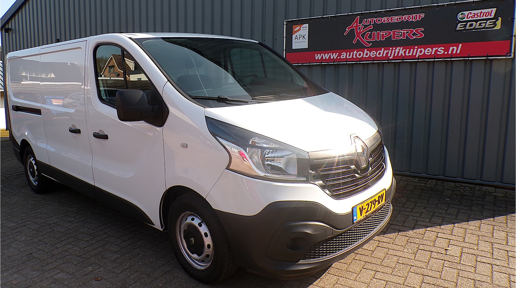 Renault Trafic - 1.6 dCi T29 L2H1 Comfort Energy Airco.Standkachel.220 Omvormer.Trekhaak - AutoWereld.nl