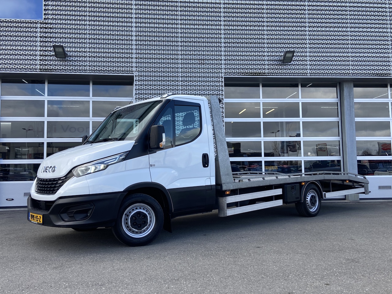 Iveco Daily - | Oprijwagen | Luchtvering | Lier | 35S16 2.3 410 | Trekhaak | Geveerde Stoel - AutoWereld.nl