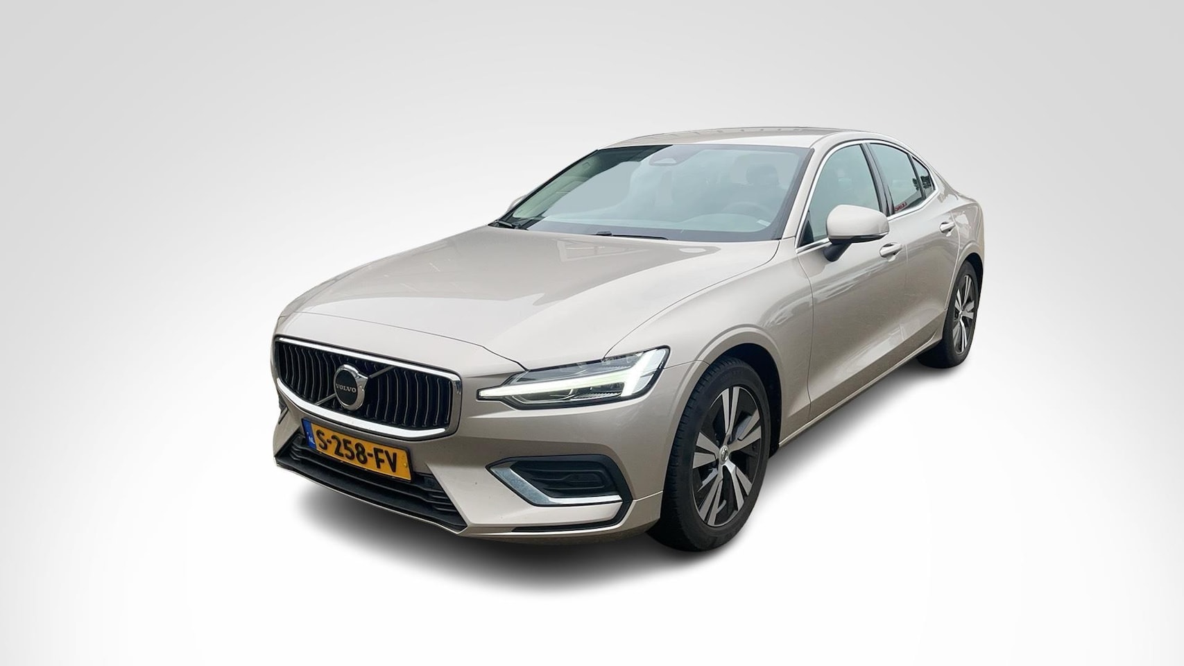 Volvo S60 - 2.0 B4 Automaat Plus Bright | Adaptieve Cruise Control | LED | Keyless | Parkeersensoren | - AutoWereld.nl