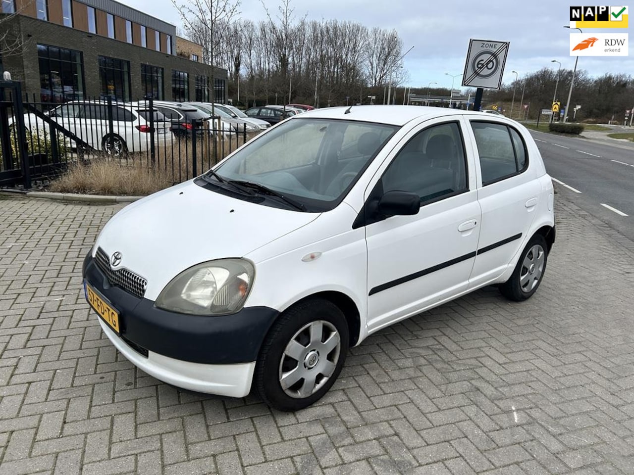 Toyota Yaris - 1.0-16V VVT-i Terra 5 Deurs! NWE APK! - AutoWereld.nl