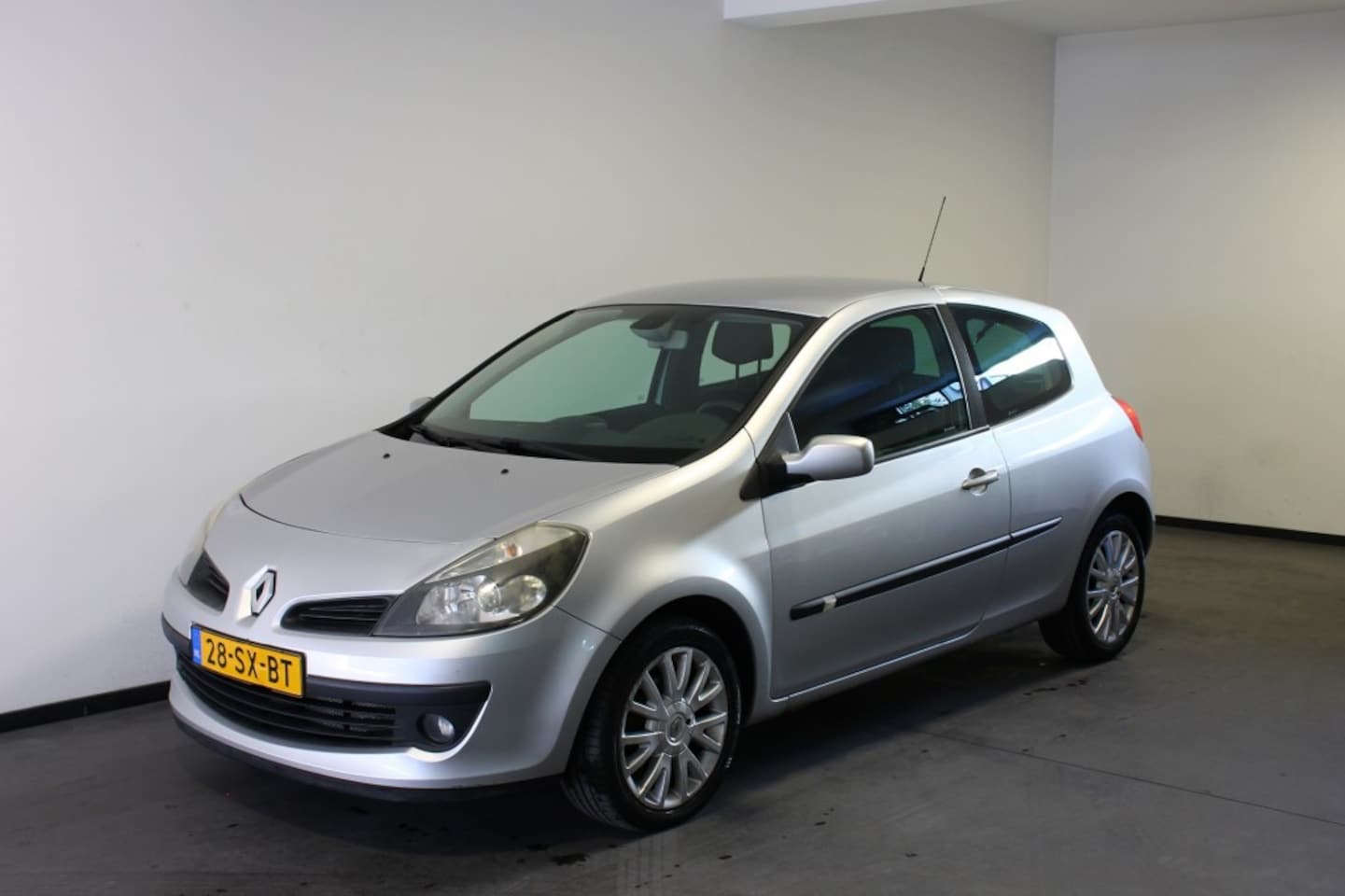 Renault Clio - 1.6-16V DYNAM.LUXE, Automaat - AutoWereld.nl