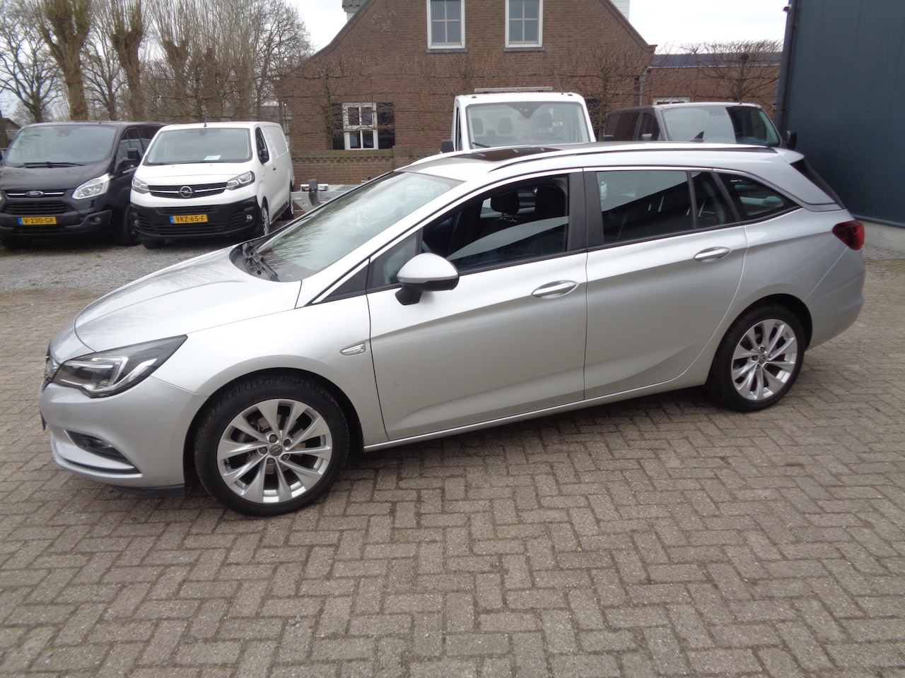 Opel Astra Sports Tourer - 1.0 Edition i link, navigatie, Ecc, PDC v+a, LMV, Trekhaak - AutoWereld.nl