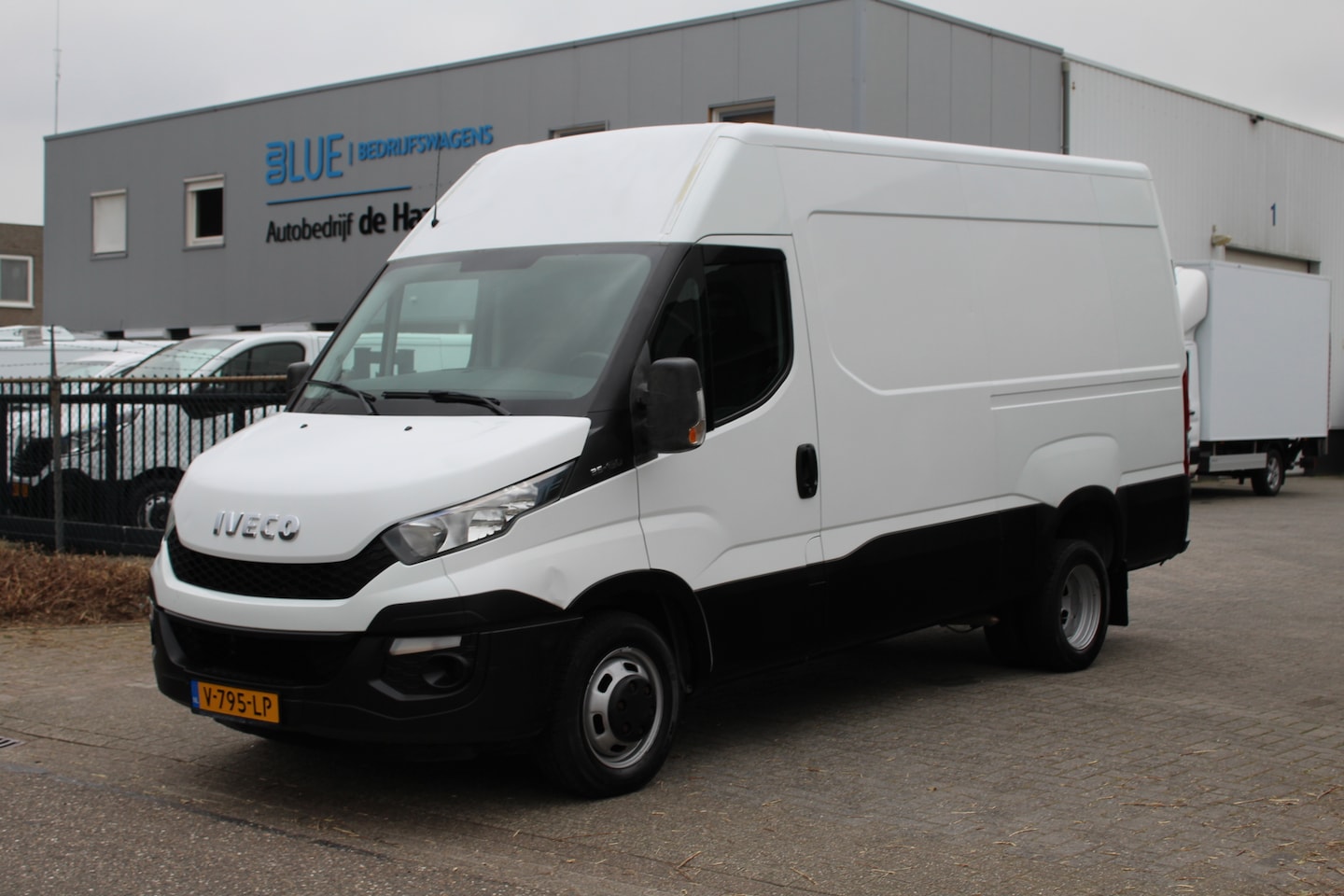 Iveco Daily - 35C13V 2.3D L2H3 Dubbel lucht ✓ trekhaak 3500KG ✓ airco - AutoWereld.nl