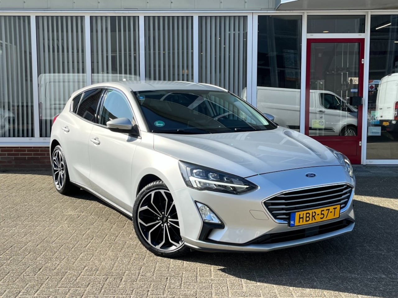 Ford Focus - 1.0 Titanium Business Automaat 125 PK I LED I Carplay I Adapt. C - AutoWereld.nl