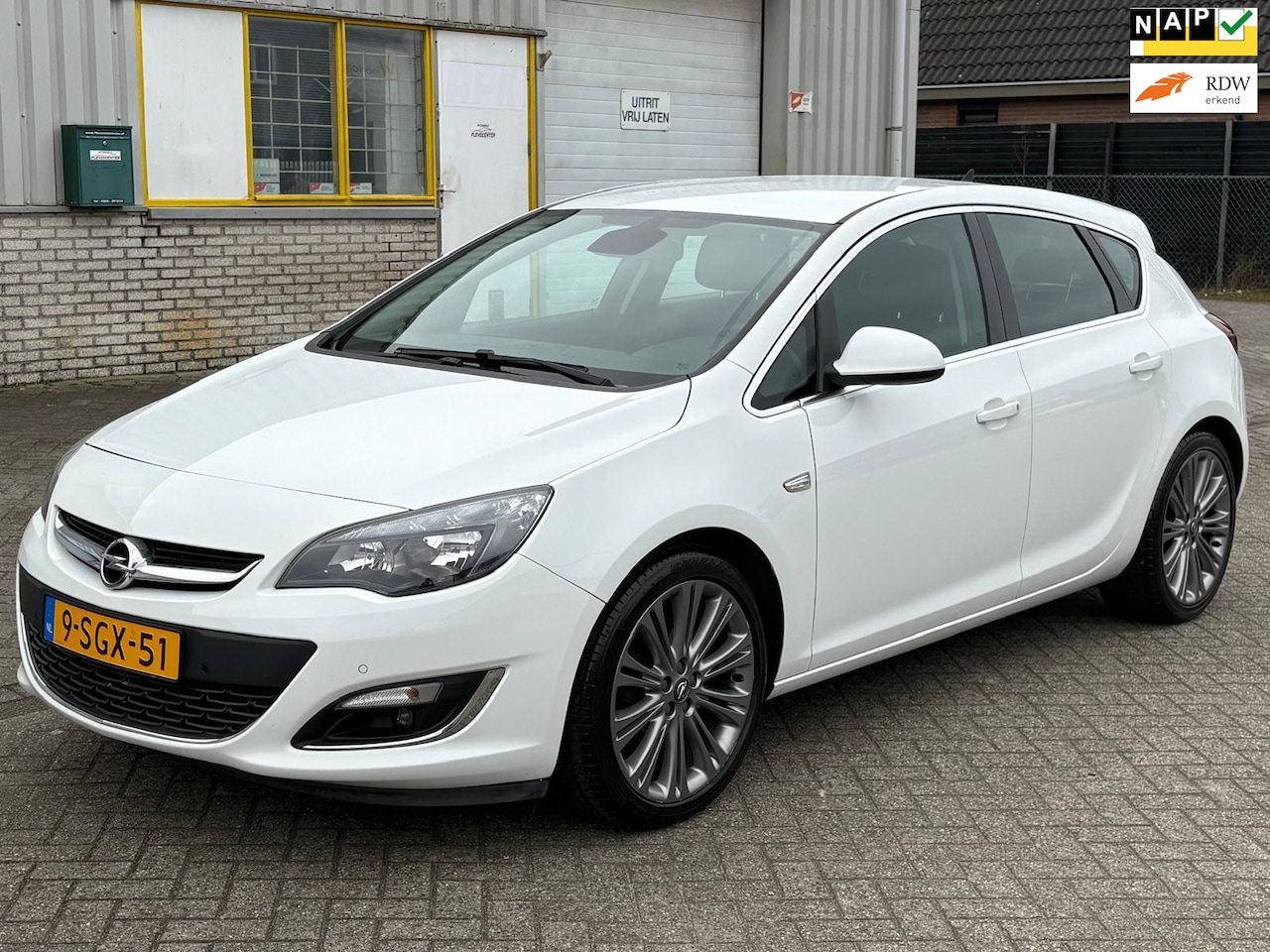 Opel Astra - 1.4 TURBO 140 PK 6 BAK Bj 2013 Sport 2e Eig Weinig Km,s 63.444 Ecc Airco Prof Navi Cruise - AutoWereld.nl