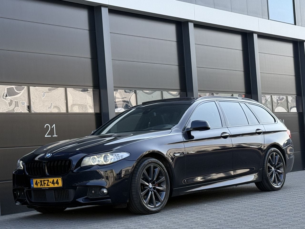 BMW 5-serie Touring - 530d M-paket Hade-Up|Pano|Soft close - AutoWereld.nl