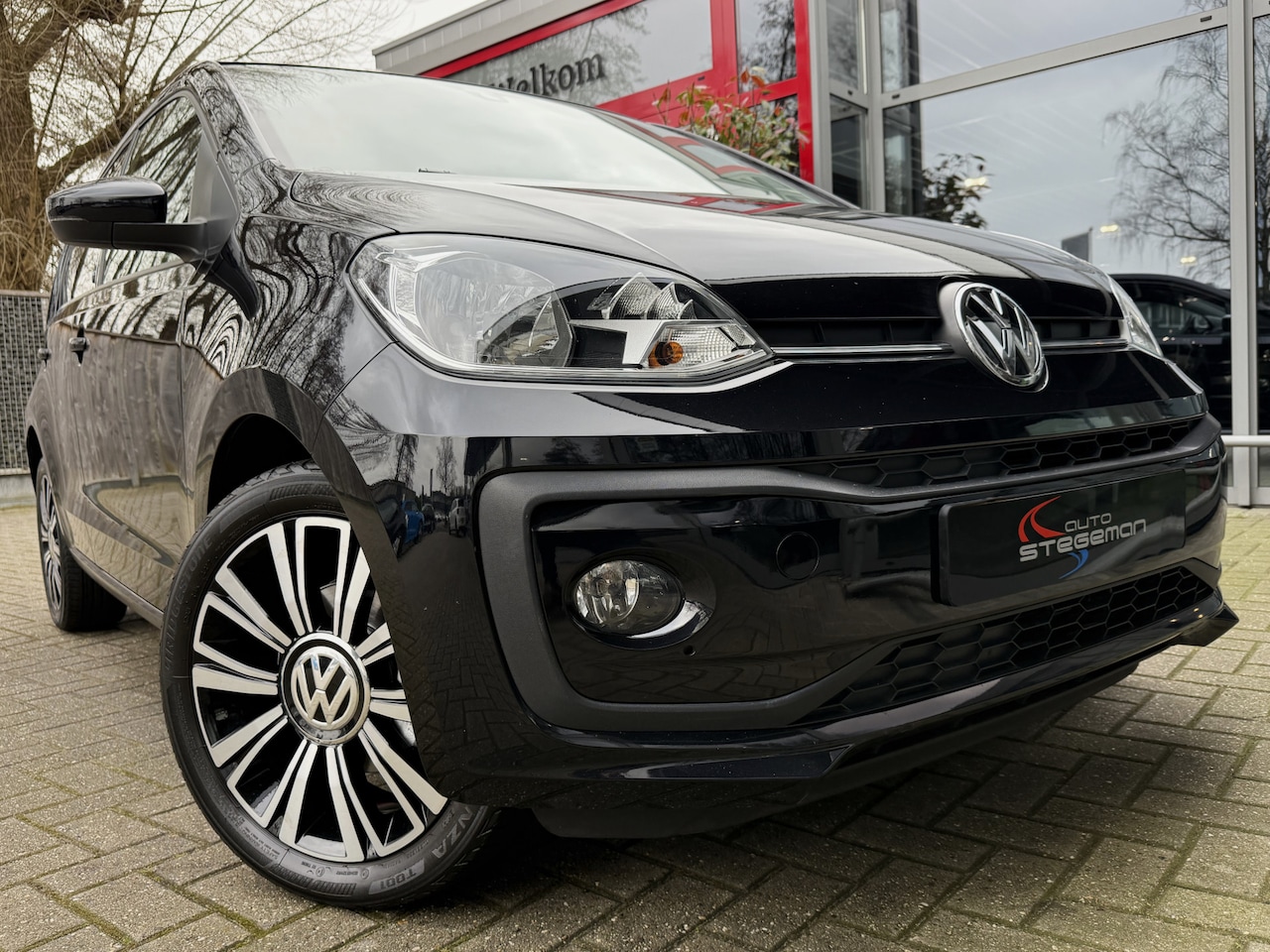 Volkswagen Up! - 1.0 75PK *!* HIGH UP *!* NAVI/ CRUISE/ 16 INCH/ STOELVERWARMING *!* - AutoWereld.nl