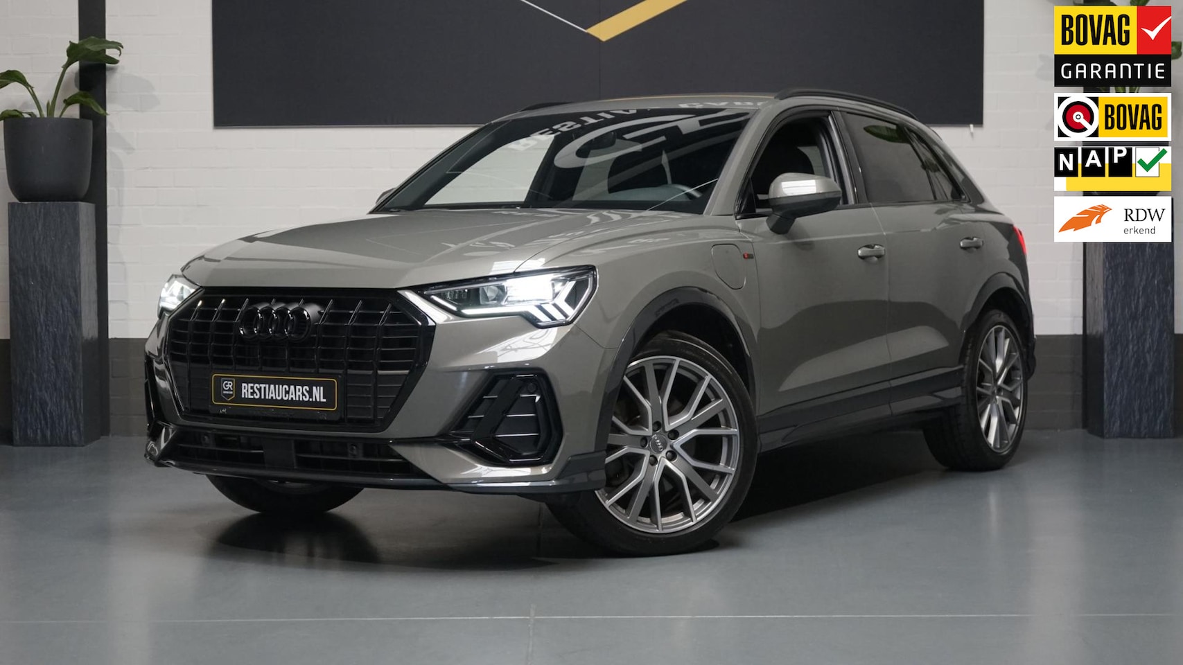 Audi Q3 - 45 TFSI e 3x S-Line BLACK OPTIK AUTOMAAT-AMBIANCE-CAMERA-DAB-DRIVE SELECT-KEYLESS-LEDER-MA - AutoWereld.nl