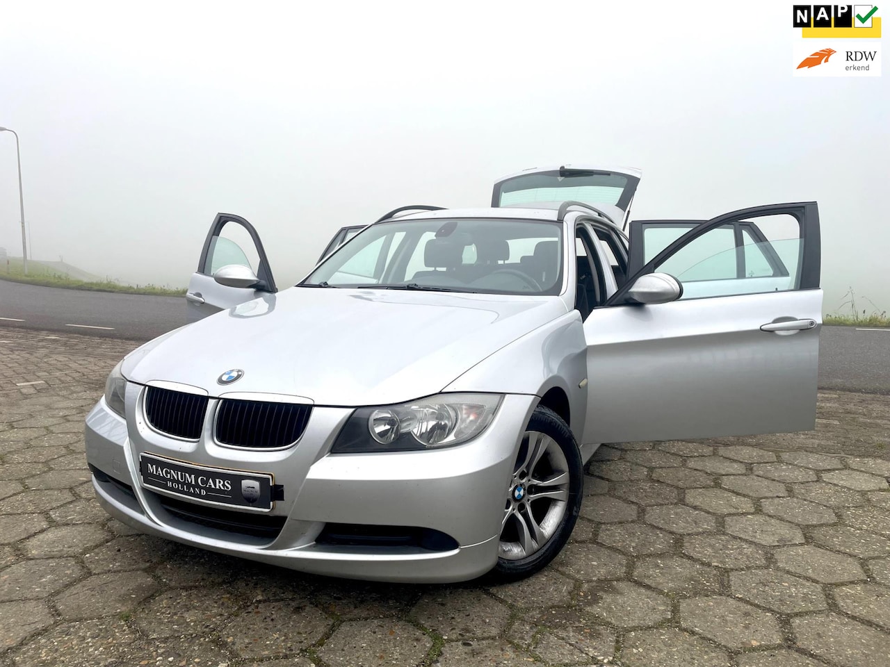 BMW 3-serie Touring - 318i Business Line 143PK NAP 6Bak Scherm Navi - AutoWereld.nl