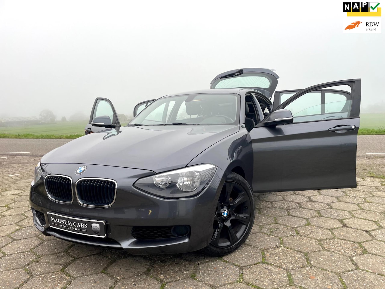 BMW 1-serie - 116i 5D NAP Automaat 136PK Xenon Leder Scherm - AutoWereld.nl