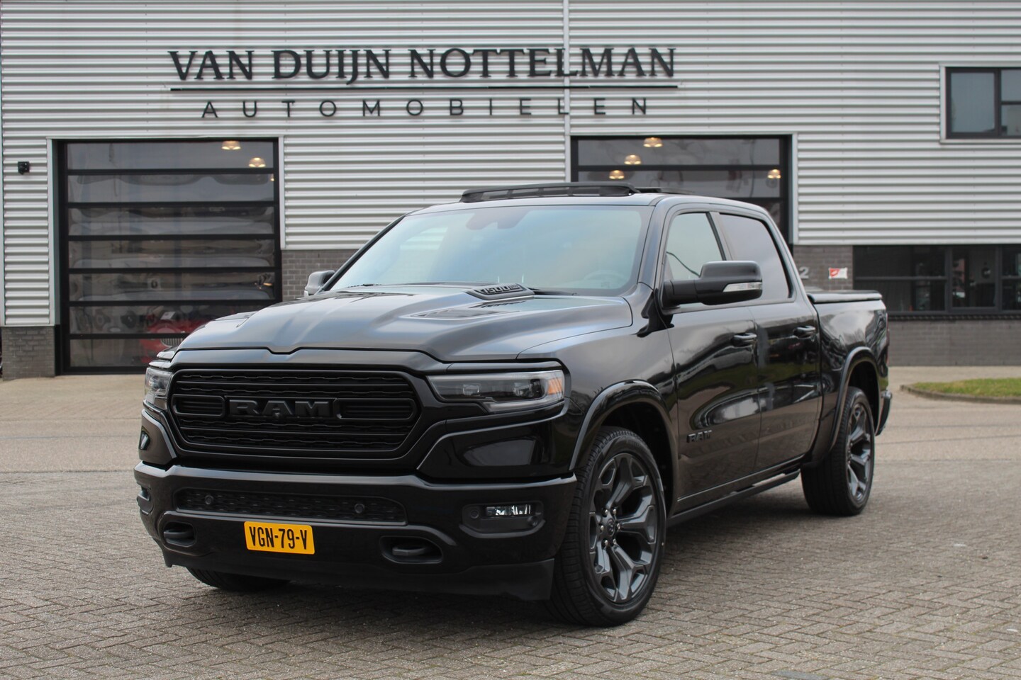 Dodge Ram 1500 - 5.7 V8 4x4 Crew Cab Limited / Carplay / Panoramadak / N.A.P. - AutoWereld.nl