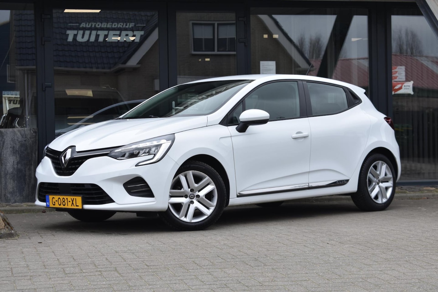 Renault Clio - 1.0 TCe | PARKEERSENSOREN | NAVIGATIE | DEALER ONDERHOUDEN | CRUISE CONTROLE | AIRCO | NAP - AutoWereld.nl