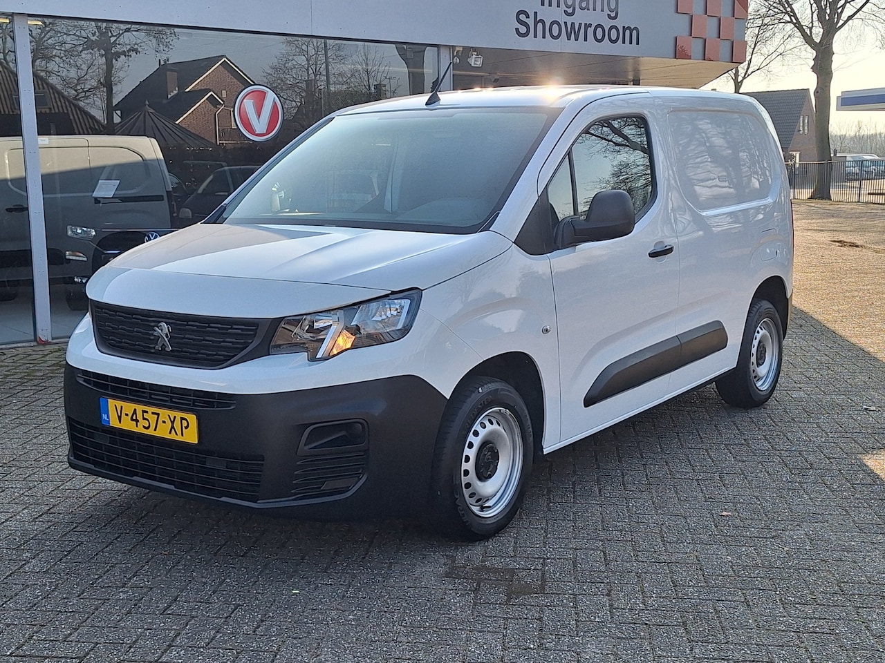 Peugeot Partner - 1.6 BlueHDI Pro Airco / Cruise Control / Zijschuifdeur / 2 Achterdeuren - AutoWereld.nl