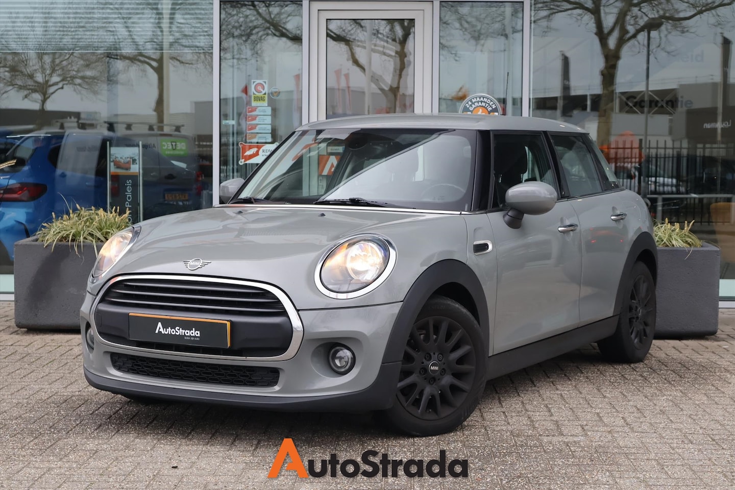 MINI One - Mini 5-Deurs (f55) 1.5 Business Edition 102pk Aut | Carplay | Sensoren | Cruise | Navi | A - AutoWereld.nl