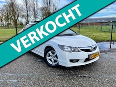 Honda Civic - 1.3 Hybrid Elegance / 95pk / Stoelverwarming / Leder /