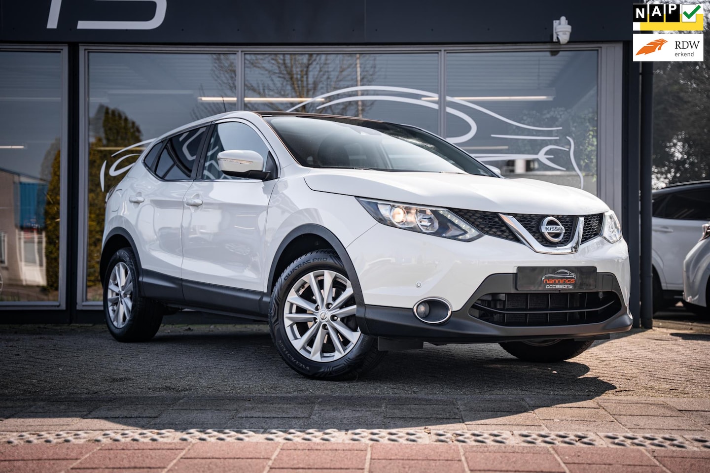 Nissan Qashqai - 1.2 Connect Edition|Navi|Camera|Pano|Climate|Cruise|Parelmoer|Isofix - AutoWereld.nl