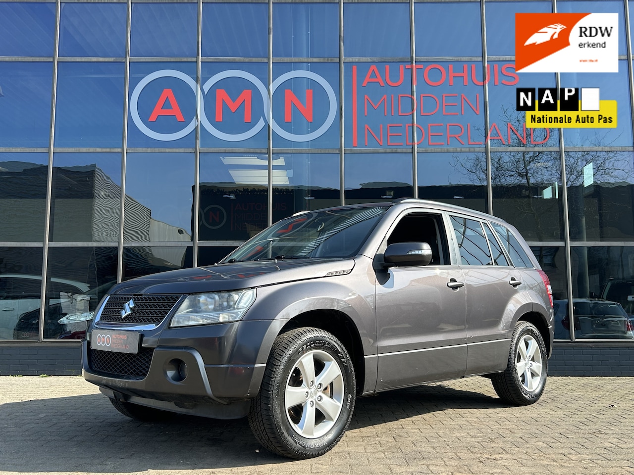 Suzuki Grand Vitara - 2.4 High Executive Elekpakket,Climatectr,Trekhaak,LMV” - AutoWereld.nl