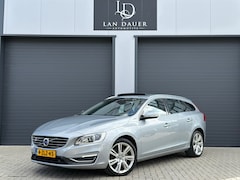 Volvo V60 - 2.4 D6 AWD Plug-In Hybrid Summum / Schuifdak / CAM